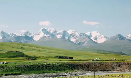 新疆第一大草原,电影飞驰人生的取景地,每一帧都美成童话