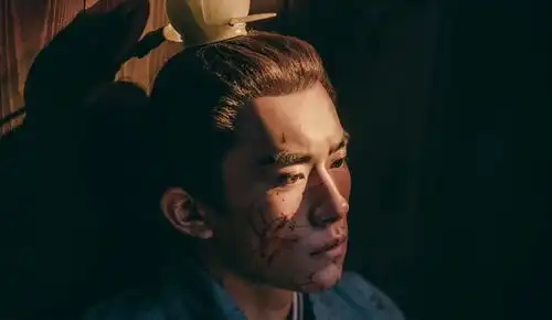 易烊千玺满江红造型被爆出,看起来略有疲惫,网友态度两边倒