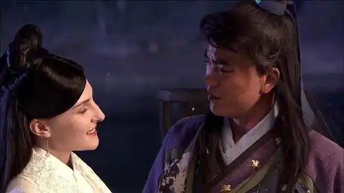 龙门镖局蓝眼美女一袭白衣自带仙气,这一口方言,让人哭笑不得