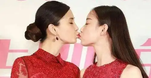 她撕angelababy,插刀李宇春,讽刺汤唯,男朋友冯绍峰都不放过