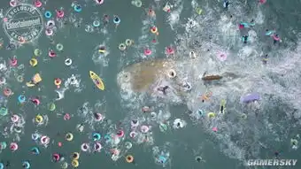 杰森史坦森新片巨齿鲨剧照22米巨鲨冲向人群
