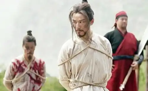 刽子手嘲笑死囚怕死,死囚我饿,首刀未决,行刑者跪下先生请