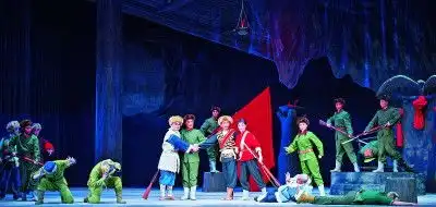 胸有朝阳化冰雪迎来春色满人间