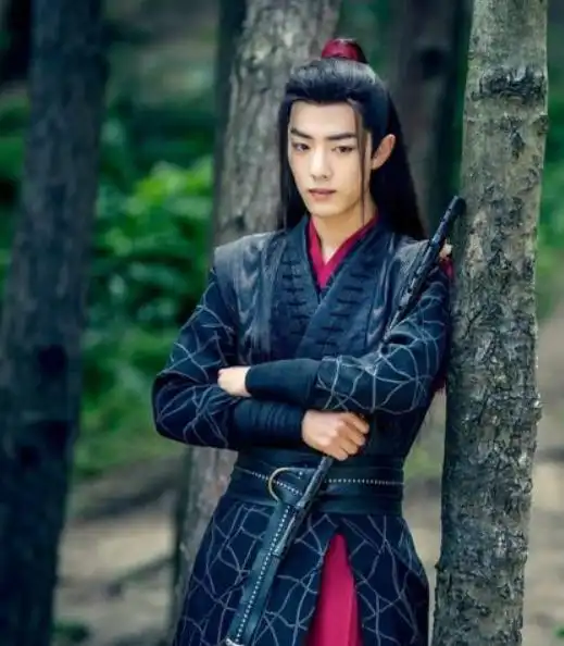 肖战自曝谈恋爱等于失业,很多明星因恋情曝光没戏拍,只有她例外