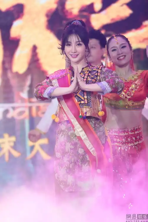 宝宝离婚风波后亮相柳岩小岳岳加盟其新作