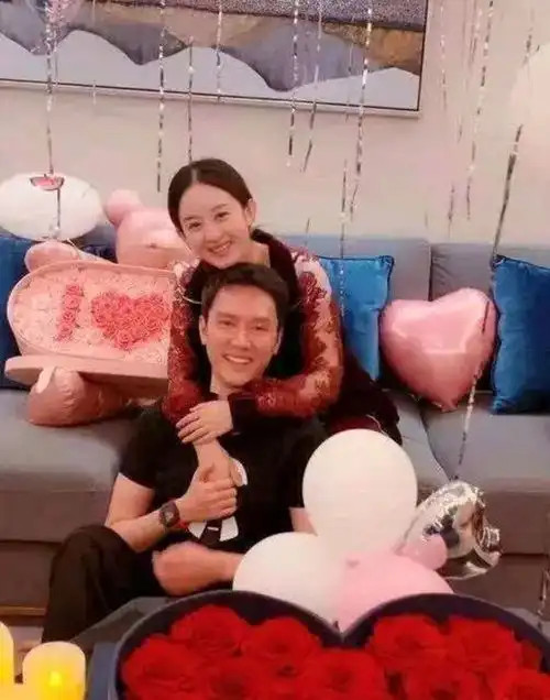 赵丽颖嫁错人了吗微博之夜满脸疲惫与唐嫣相比差别明显
