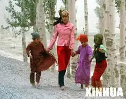 沙尘暴光顾新疆南部