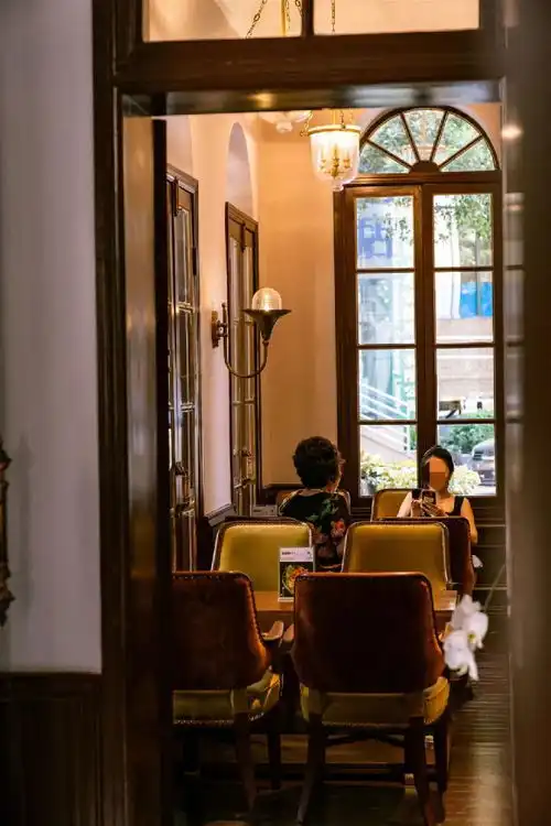 隐藏在解放碑的这幢百年小洋楼带你走入另一个时空