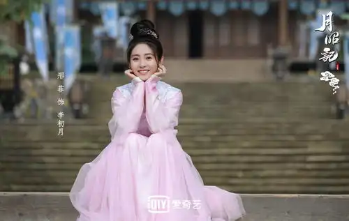 邢菲新剧月昭记已杀青,演绎戏精少女与黑少庄主的甜蜜爱情