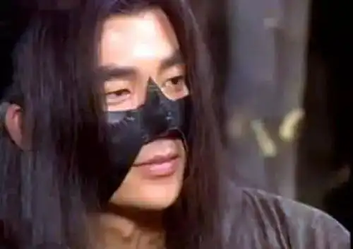 同是杨过摘面具,古天乐却惊为天人,有些人只能叫现出原形

