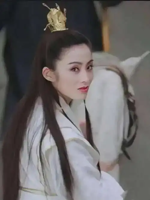 说到香江性感美艳高级的大美女,张敏可是绕不过去的存在