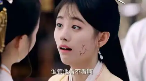 女星扮丑对比鞠婧祎妆容精致,高圆圆毁掉美貌,赵丽颖有香肠嘴