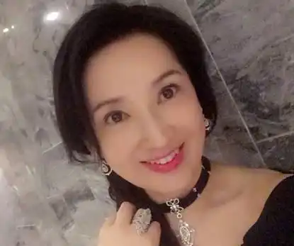 吴聘妈妈戏外美貌不输赵雅芝,女儿照片曝光比她还要美