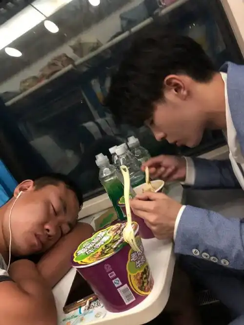 加戏卖腐接私活,他还能火吗
