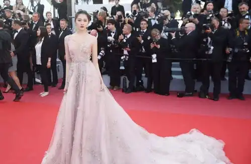 戛纳女性纷呈亮相,女星之间难分高低,让我们目不暇接
