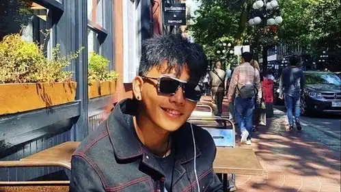 陈坤的儿子已成年,容貌开始显现母亲的基因,像谁可以认得出吗
