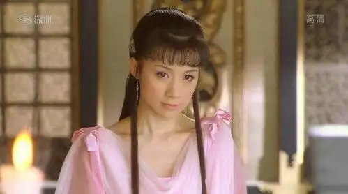 9年前天师钟馗里的那些时尚造型,紫玫瑰穿斜肩,何敏的肚兜
