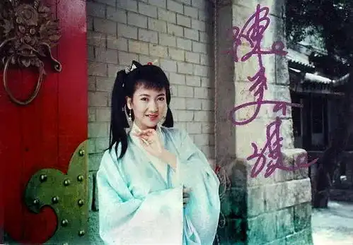 新白娘子传奇中三大主演的签名照,叶童的最有创意