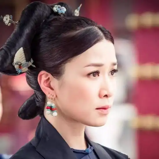 延禧皇后佘诗曼黑化,眼神里都是满满的戏,演技炸裂上热搜
