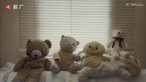 72岁老伯开了一家娃娃医院,为无数人修补童年,成年的我们看着看着就哭了......