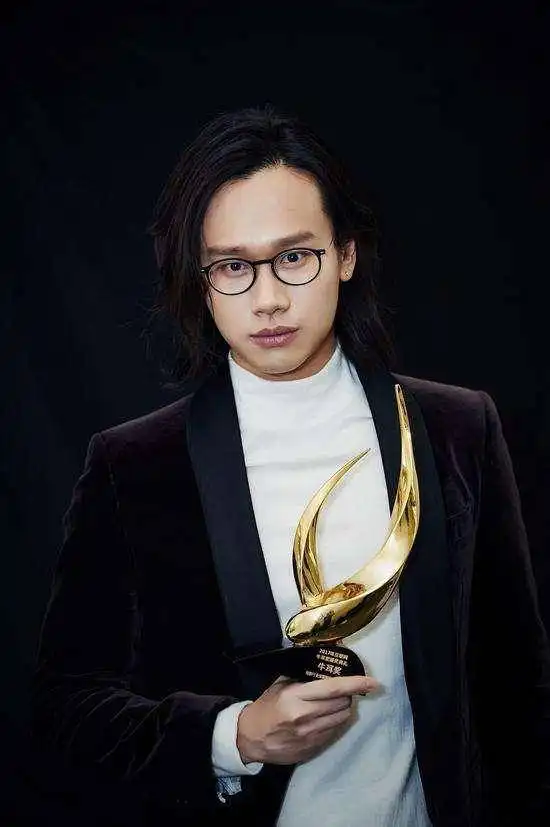 龙女郎张蓝心曝恋情男方系喜欢你导演