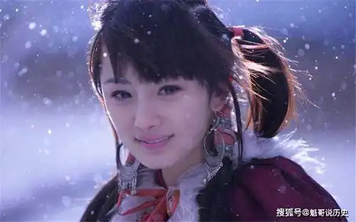 她在神雕中武功一般,为何在倚天屠龙记中却有能力创建峨眉派