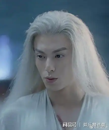 被王鹤棣银发造型丑到,求求帅哥们,别再组团糟蹋古装剧