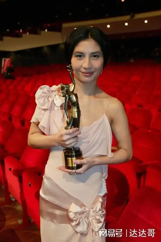 何超仪首爆赌王何鸿燊遗产分配结果当年曾令大房二房对薄公堂
