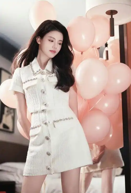 长月烬明里的小狐狸孙珍妮,私服穿搭温柔而治愈,快来pick吧
