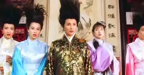 当年拍唐伯虎点秋香,巩俐在剧中有很多戏份,但她不愿意配合