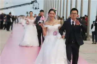 甜蜜暴击婚恋文化周上99对新人走秀撒狗粮