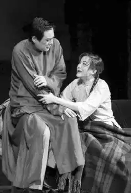 学生笑场雷雨周朴园杨立新艺术修养缺失
