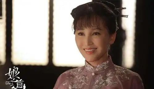 19岁北漂住地下室,婚后连生3胎,如今导演丈夫用整部戏来捧她
