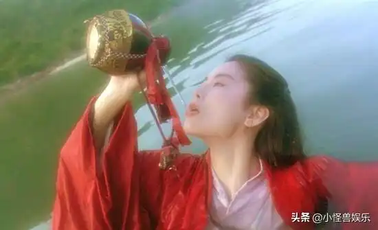 古装女星喝酒的造型,袁姗姗慵懒,林青霞经典,我却心疼刘亦菲样子
