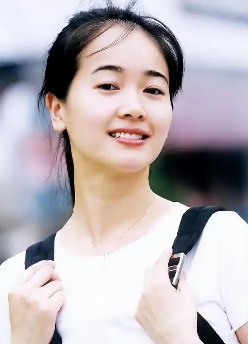 46岁左小青颜值回春,同框45岁秦海璐像隔代人,网友可惜了
