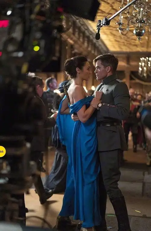 神奇女侠强势开局,烂番茄好评96
