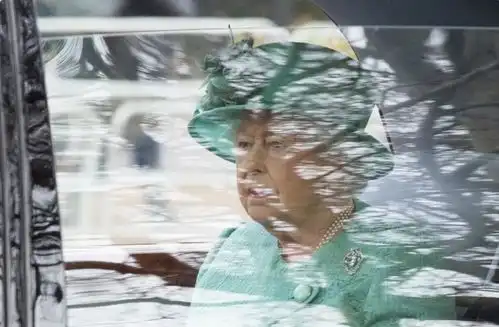 什么事,让英国女王这么难
