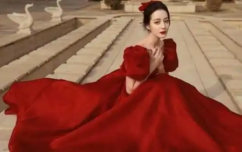 娱乐圈爆大瓜,迪丽热巴国外产子被闪拍,生父疑似暴露,跌落神坛