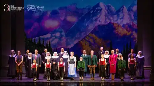 百老汇音乐剧音乐之声上海开演,剧场里重温雪绒花
