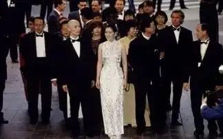 在戛纳,有一种slay全场,叫巩俐
