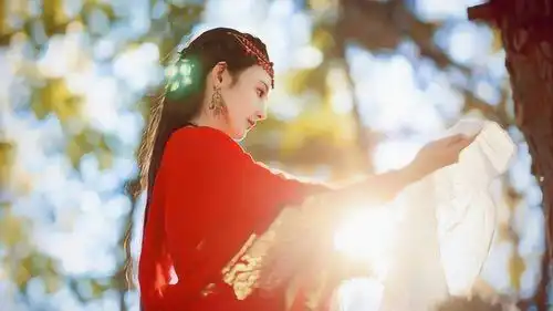 两个韩国小哥看东宫花絮,被女主的美吸引到了