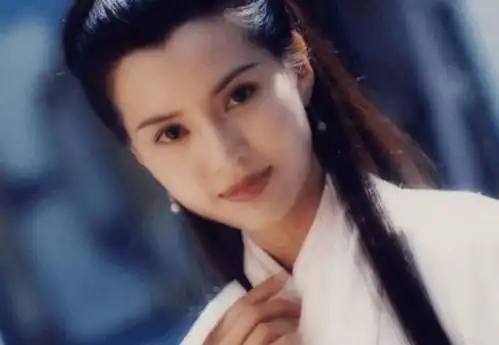 22年后李若彤再入墓,变身黑衣贵妇,新片首日票房仅160万