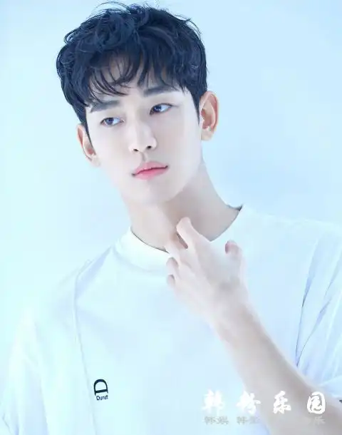 新剧虽然是精神病但没关系金秀贤公开全新资料照
