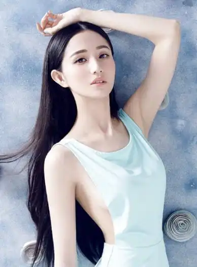 蓝心妍自爆19岁和唐季礼在一起,惨遭抛弃后,开始拍摄大尺度作品
