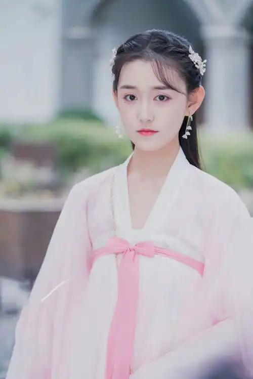 蒋依依又一新剧担任女主,和庆余年的五竹叔搭档,造型太惊艳
