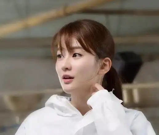 白敬亭这部新剧比小时光还好看,得知女主后,网友配一脸
