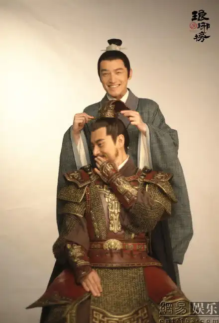 琅琊榜曝胡歌陈龙萌萌哒定妆花絮照
