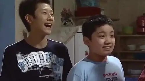 家有儿女看到刘星一家给自己过生日,大力感动不已,吹蜡烛许愿