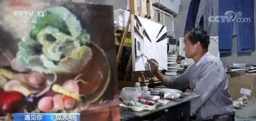 陋室画家位光明蜗居出租屋废品堆里画油画
