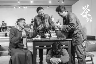 大碗茶变盖碗茶四川人艺泡出川版茶馆
